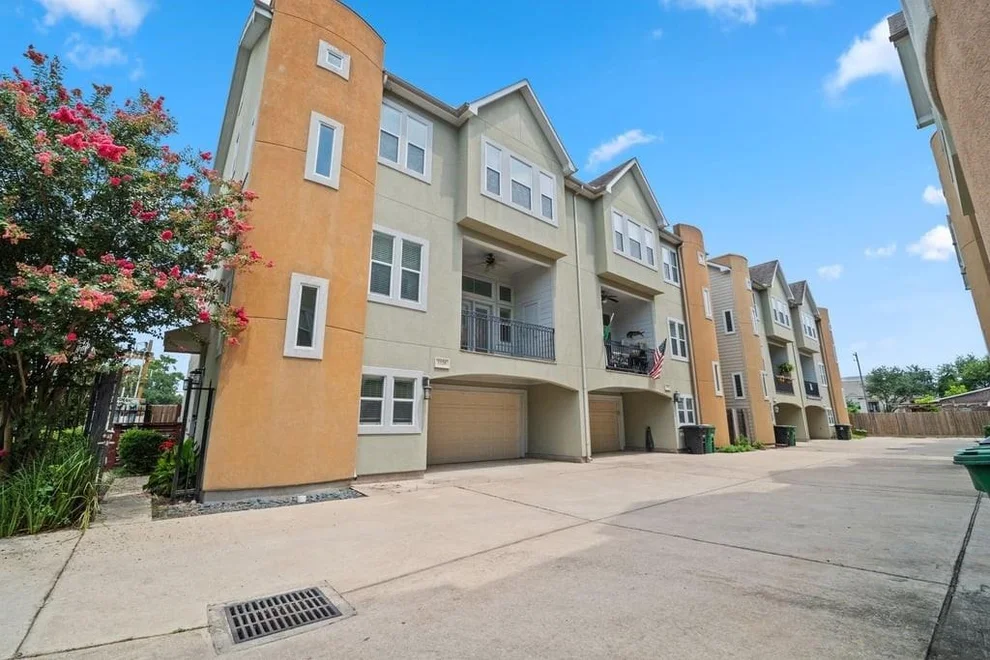 Unit for sale at 1128 W 26th Street, Houston, TX 77008
