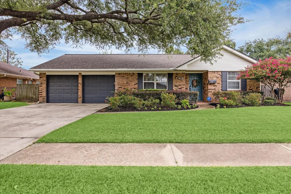 Unit for sale at 2511 Droxford Drive, Houston, TX 77008