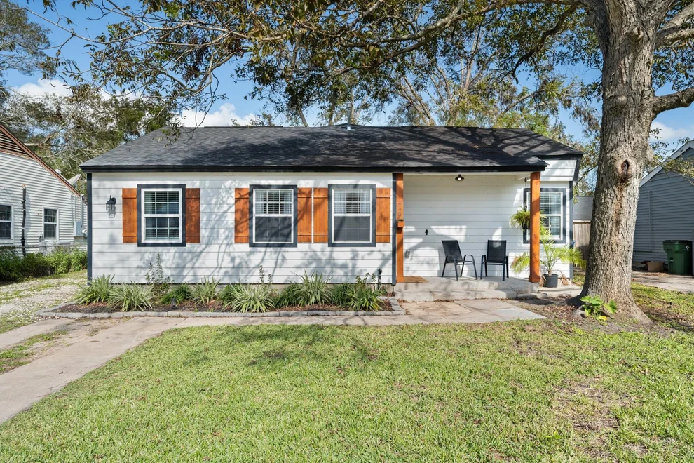 Unit for sale at 729 Kyle Street, Angleton, TX 77515