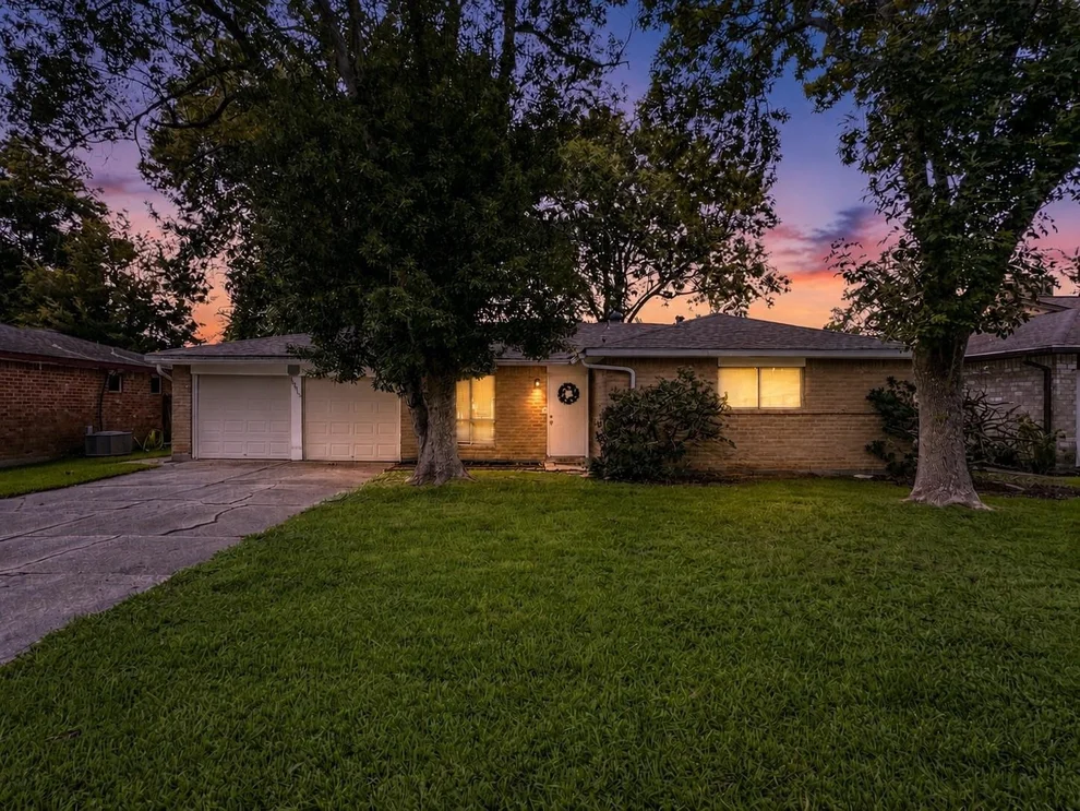 Unit for sale at 16915 Tibet Road, Friendswood, TX 77546