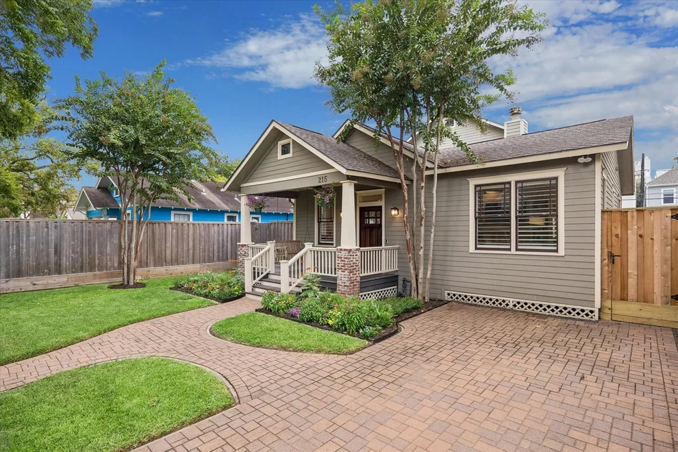 Unit for sale at 215 E 26th Street, Houston, TX 77008