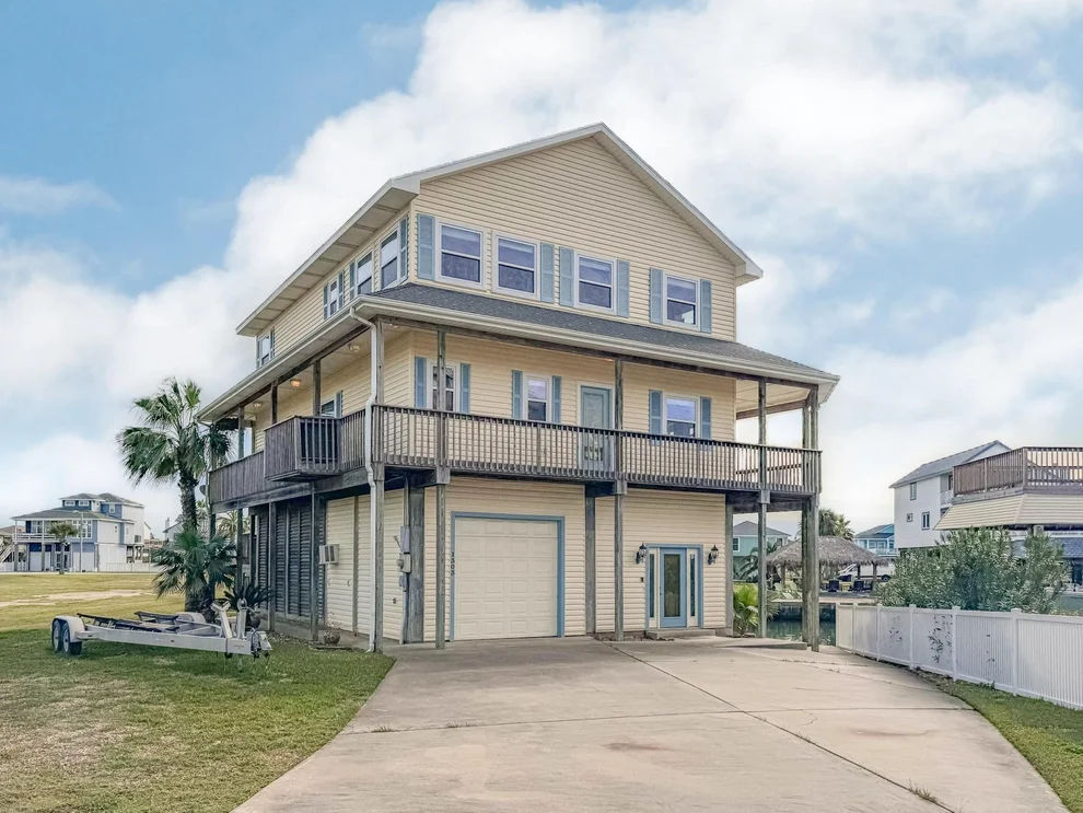 Unit for sale at 1303 Tiki Drive, Tiki Island, TX 77554