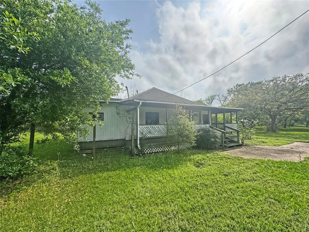 Unit for sale at 201 Luciana Street, Clute, TX 77531