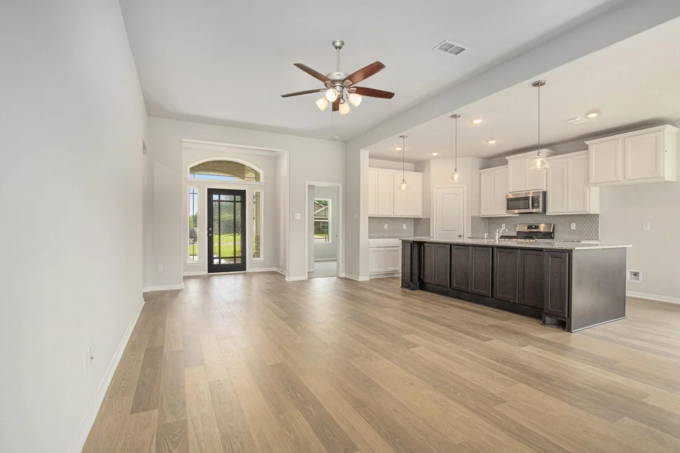 Unit for sale at 237 Edgewater Drive, West Columbia, TX 77486