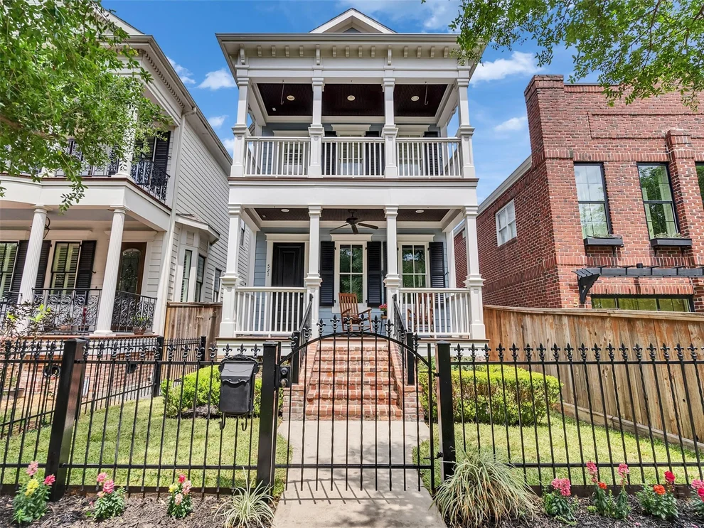 Unit for sale at 521 W 22nd Street, Houston, TX 77008