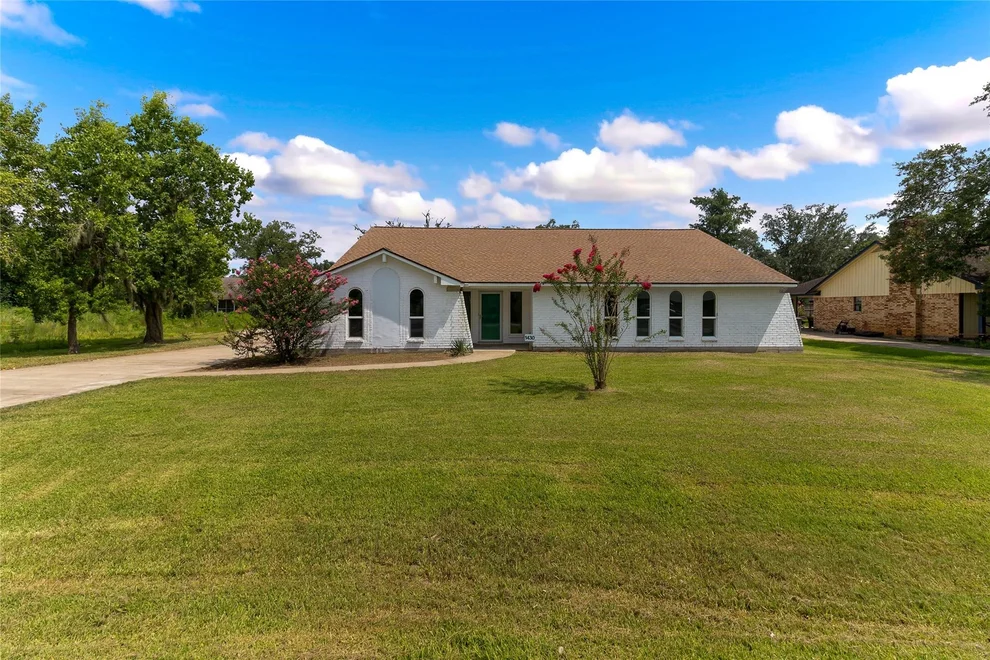 Unit for sale at 1430 North Rd, Lake Jackson, TX 77566