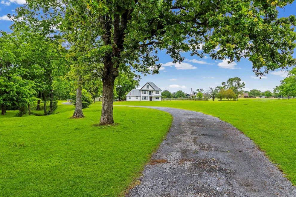 Unit for sale at 1985 Eastridge Lane, Madisonville, TX 77864