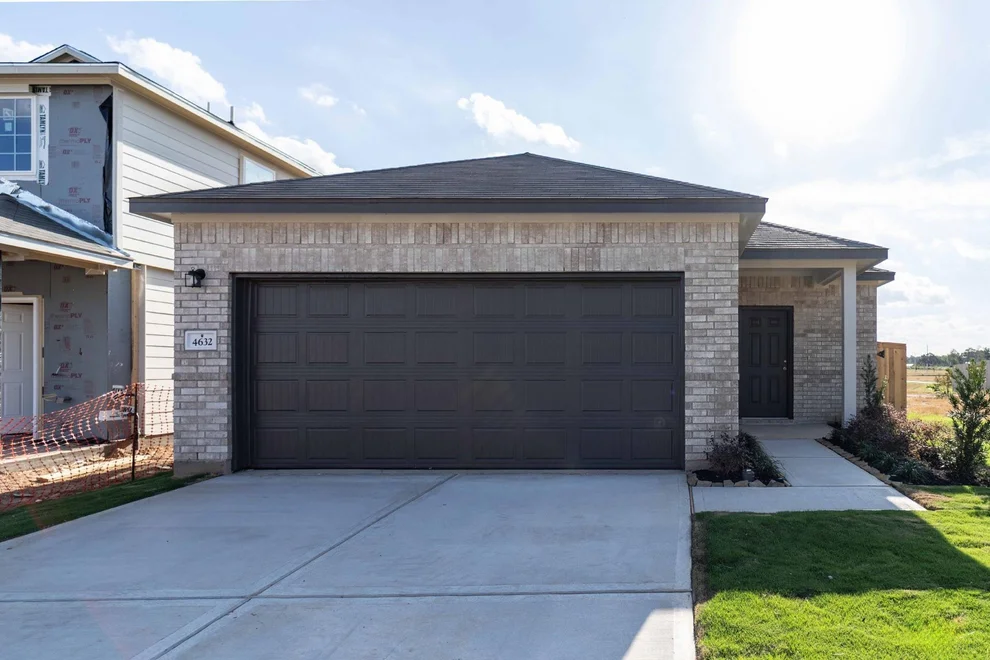 Unit for sale at 4632 Mesquite Trail Blush, Pinehurst, TX 77362