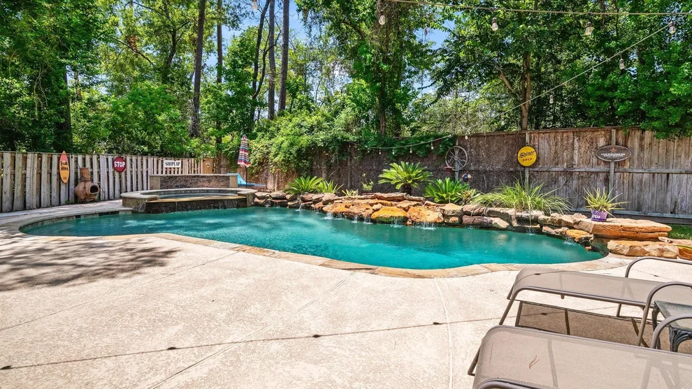 Unit for sale at 18 Cloud Bank Place, The Woodlands, TX 77382