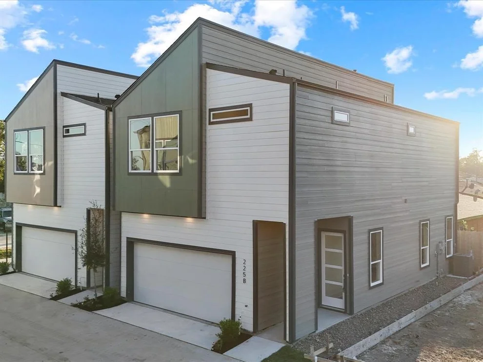 Unit for sale at 227 Noras Lane, Houston, TX 77022