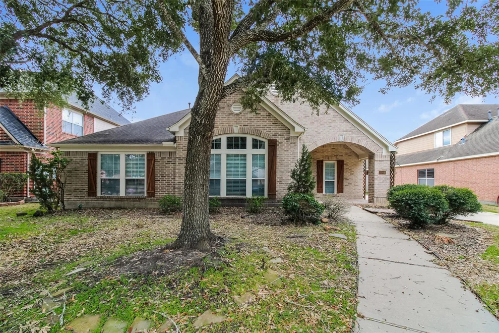 Unit for sale at 2006 Breezway Bend Lane, League City, TX 77573