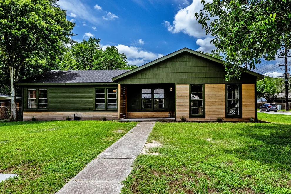 Unit for sale at 1604 Avenue P, Huntsville, TX 77340