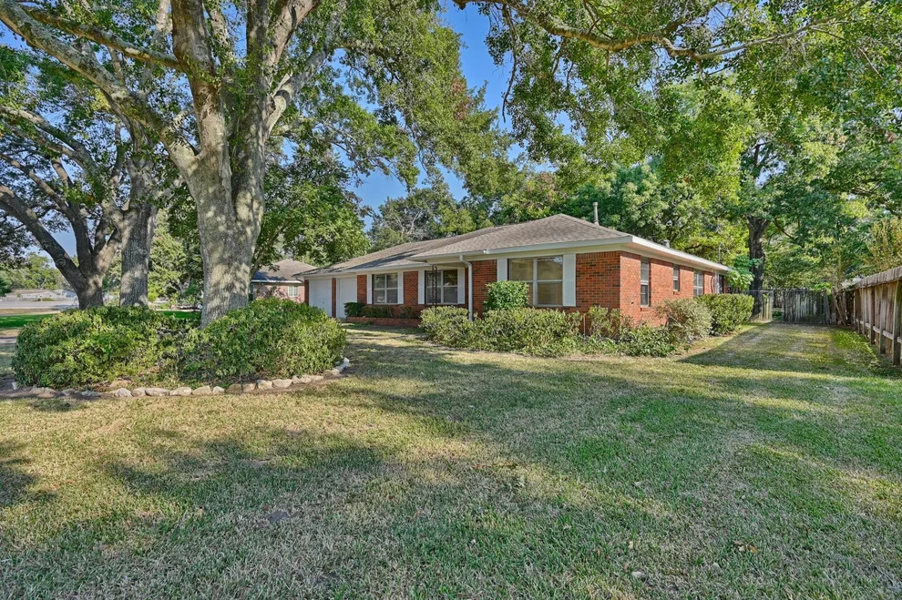 Unit for sale at 1452 S Circle, Sealy, TX 77474