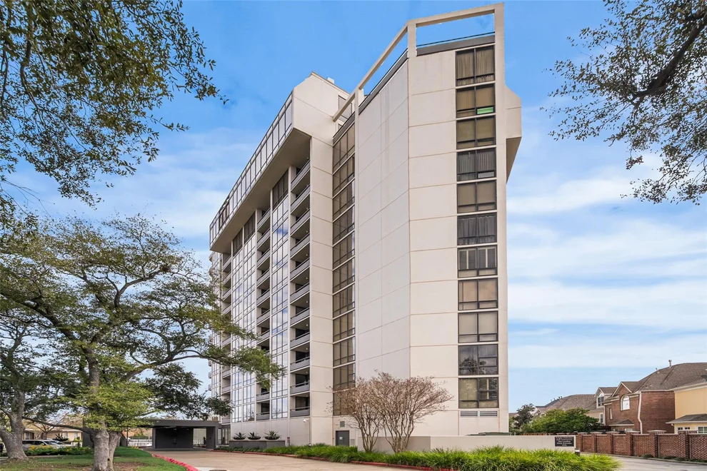 Unit for sale at 1111 Bering Drive, Houston, TX 77057