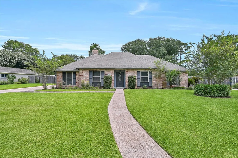 Unit for sale at 705 Quaker Drive, Friendswood, TX 77546