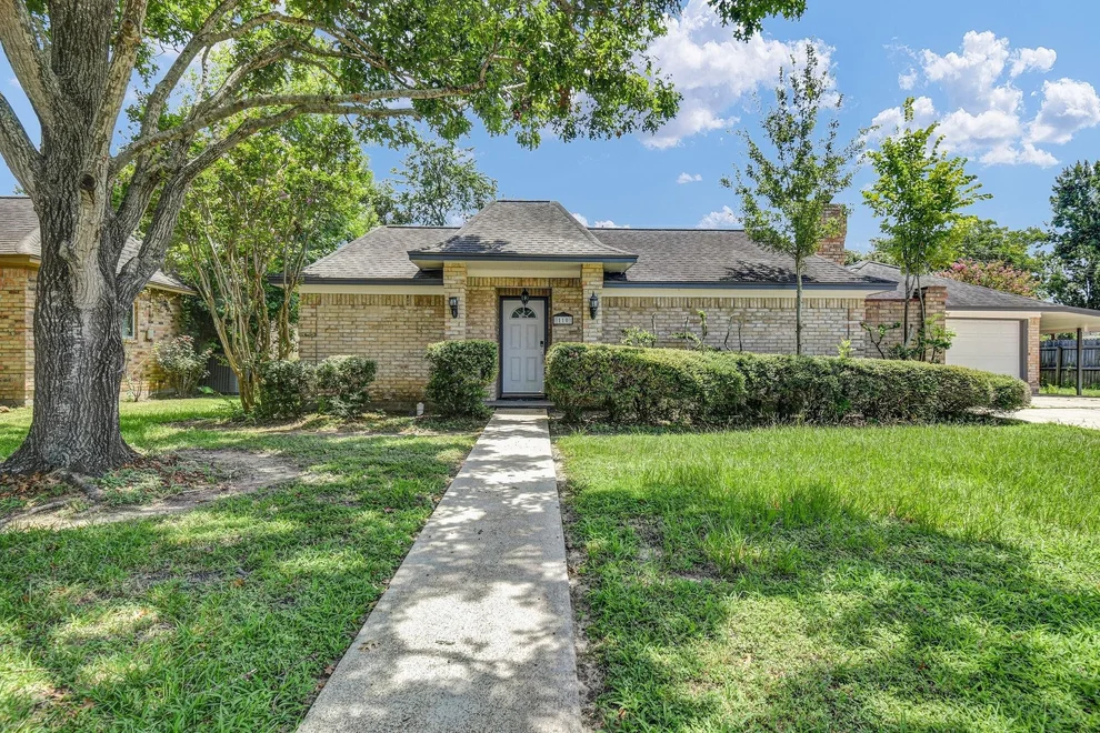 Unit for sale at 110 Buttercup Street, Lake Jackson, TX 77566