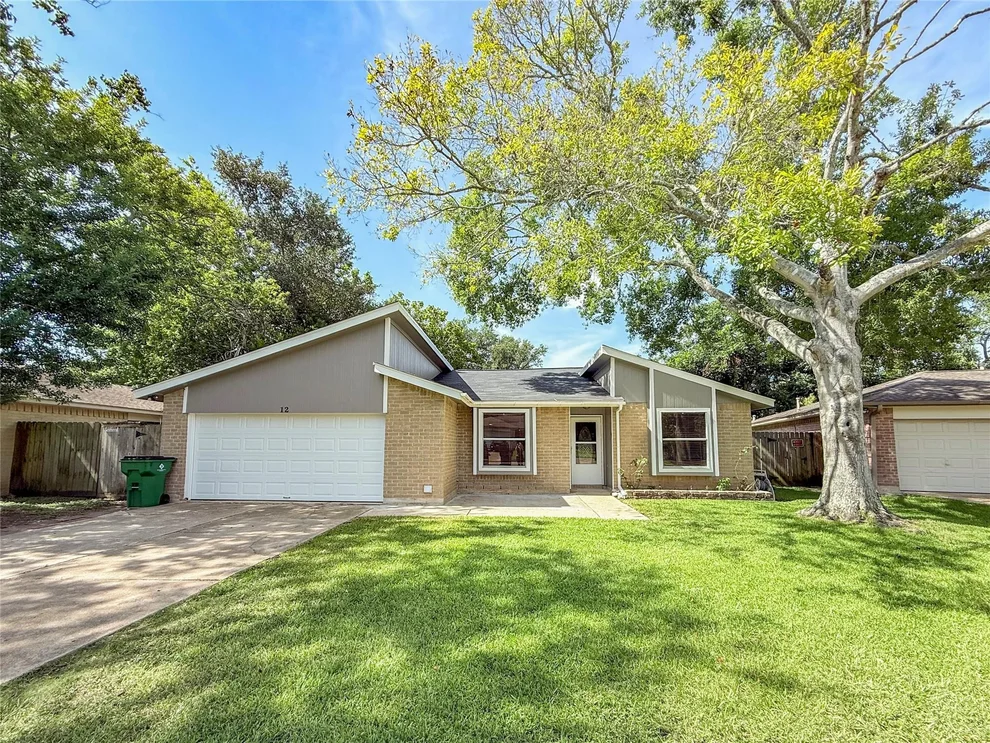Unit for sale at 12 Lobo Court, Angleton, TX 77515