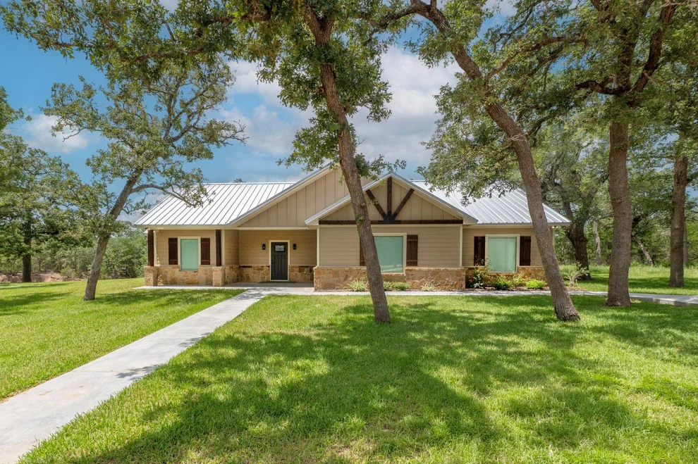 Unit for sale at 1108 County Road 152, Hallettsville, TX 77964
