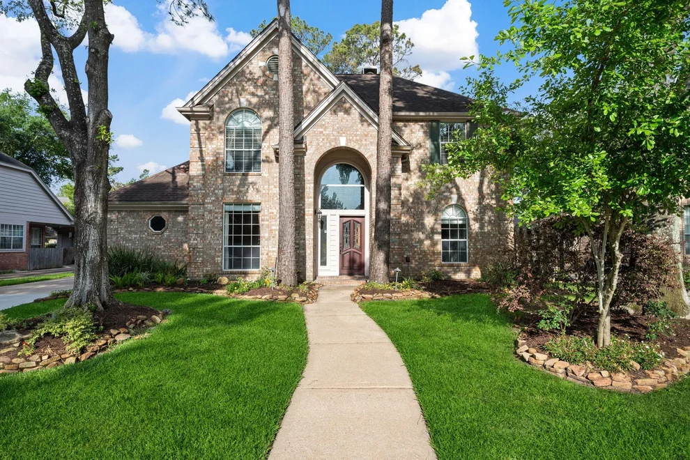 Unit for sale at 9315 Woodwind Lakes Drive, Houston, TX 77040