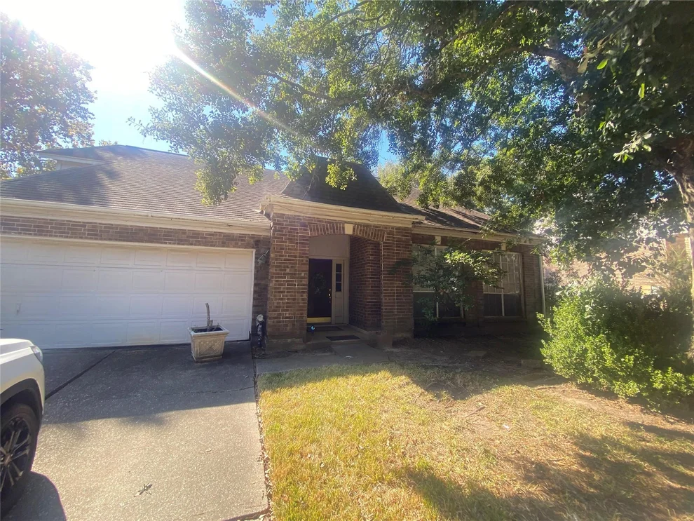Unit for sale at 2106 Spyglass Drive, League City, TX 77573
