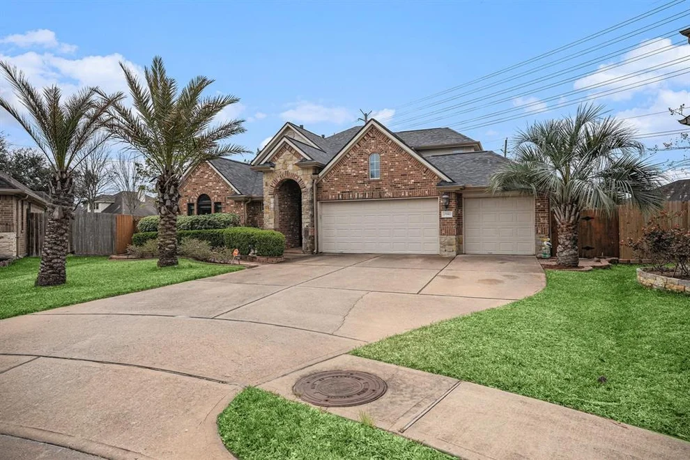Unit for sale at 13502 Mooring Pointe Drive, Pearland, TX 77584