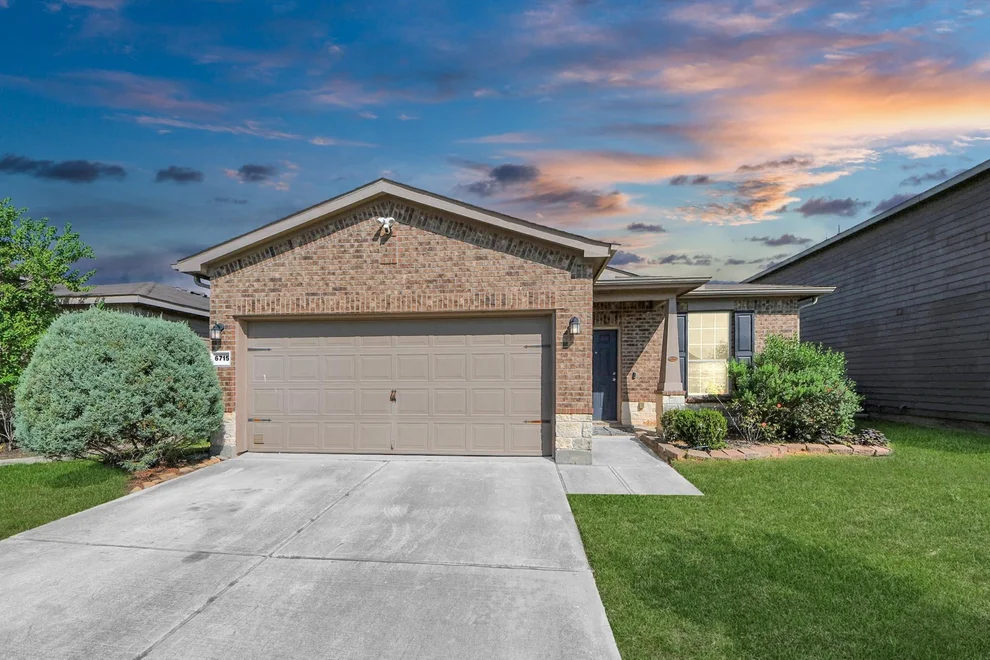 Unit for sale at 6715 Cortenridge Lane, Houston, TX 77048