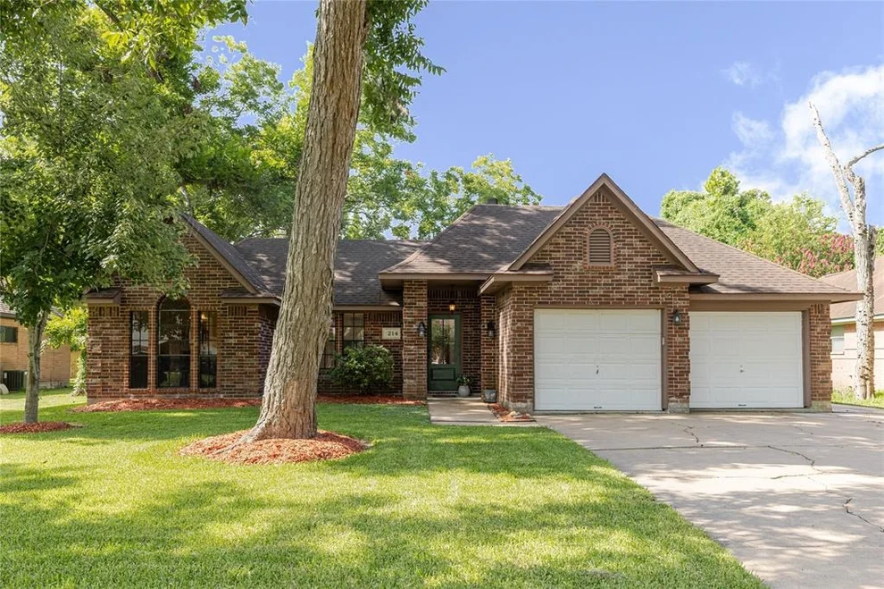Unit for sale at 214 Balsam Street, Lake Jackson, TX 77566