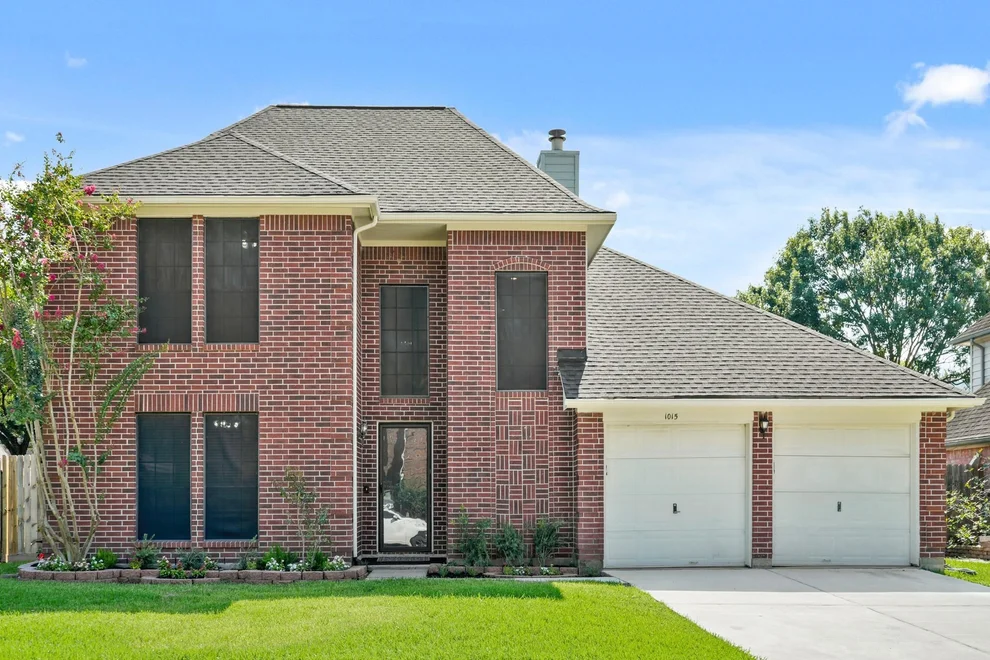 Unit for sale at 1015 Canterbury Drive, Pearland, TX 77584
