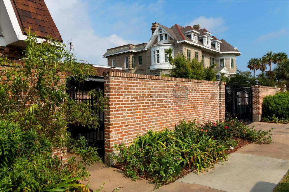 Unit for sale at 1726 Broadway, Galveston, TX 77550