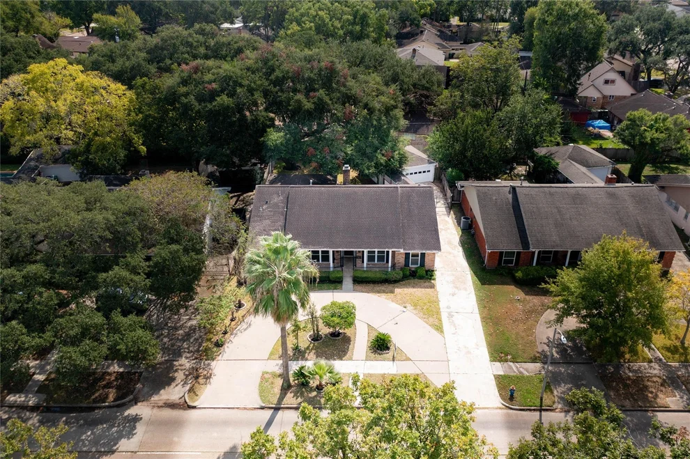 Unit for sale at 6119 S Braeswood Boulevard, Houston, TX 77096