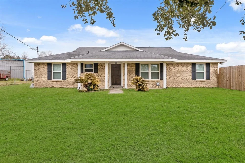 Unit for sale at 342 Cr 296a, Alvin, TX 77511