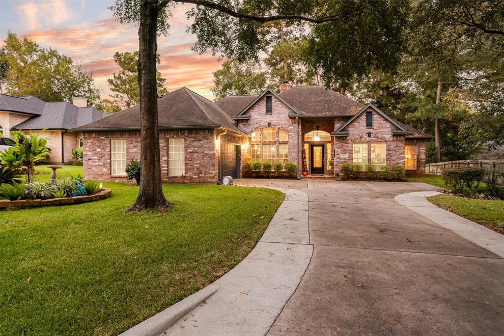 Unit for sale at 113 Dawns Edge Drive, Montgomery, TX 77356