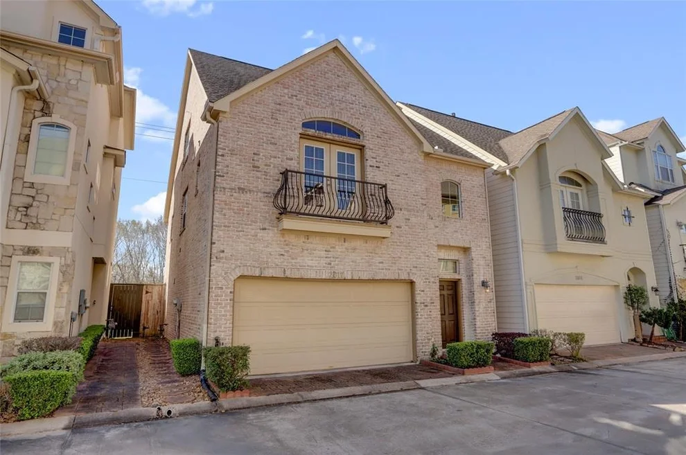 Unit for sale at 2617 Edgefield Lakes Drive, Houston, TX 77054