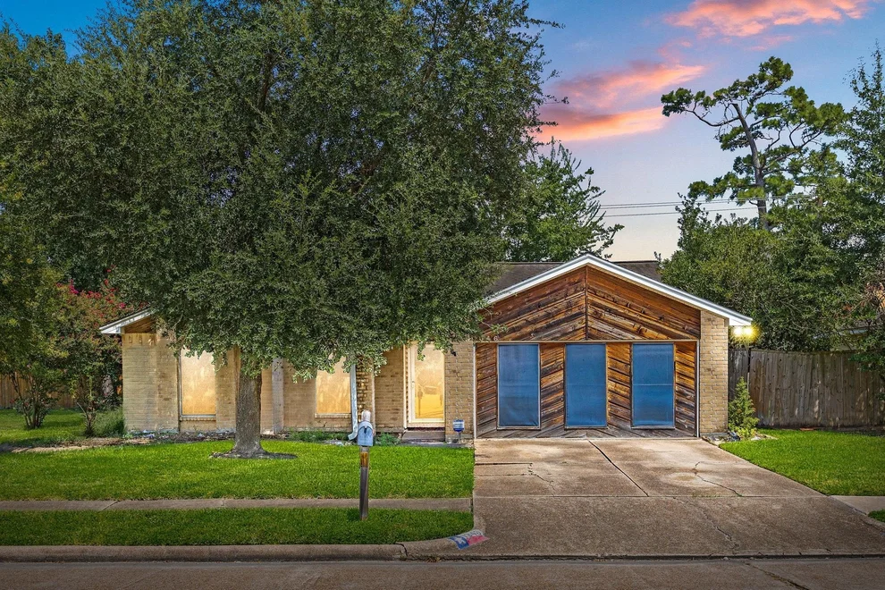 Unit for sale at 1346 Castle Glen Drive, Houston, TX 77015