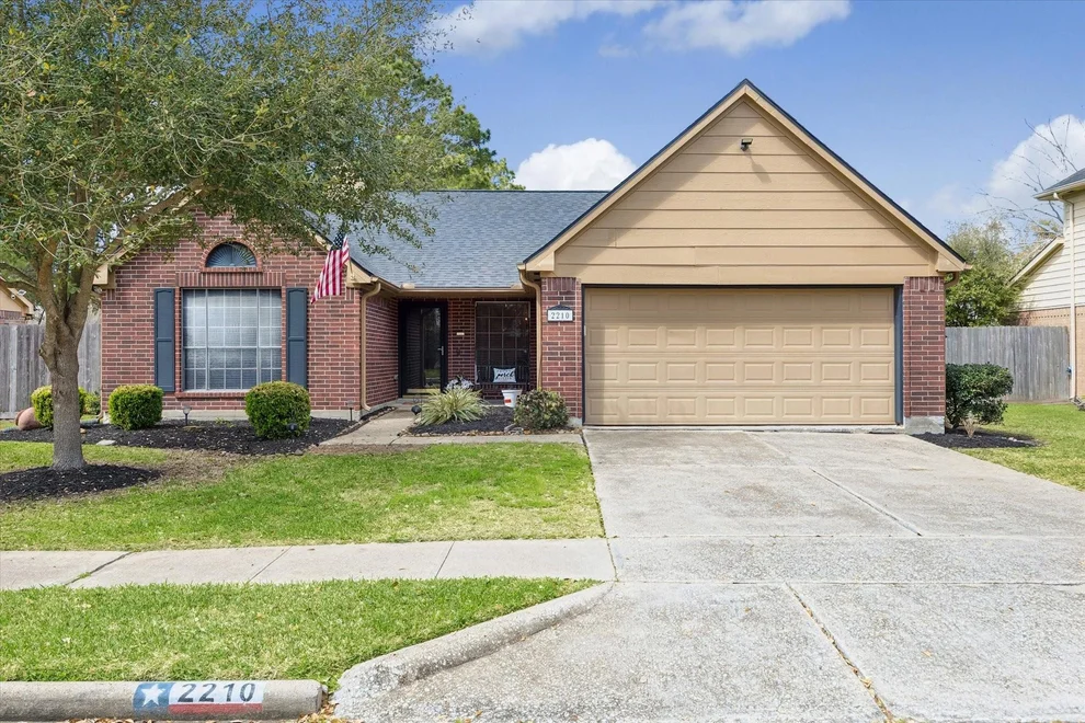 Unit for sale at 2210 Lady Leslie Lane, Pearland, TX 77581
