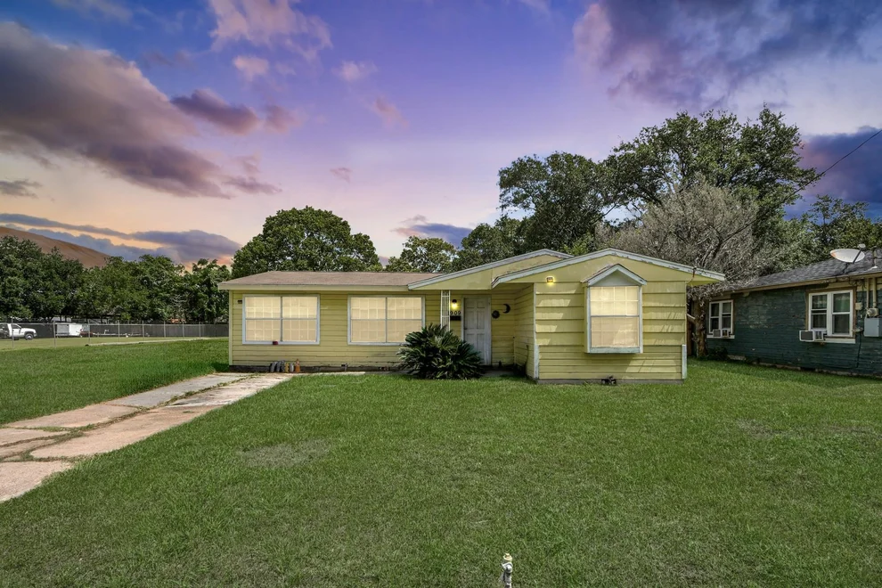 Unit for sale at 1909 Brooks Avenue, Rosenberg, TX 77471