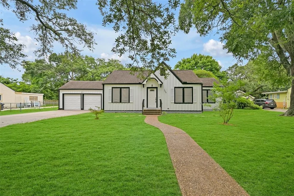 Unit for sale at 1009 Larcom Street, La Marque, TX 77568
