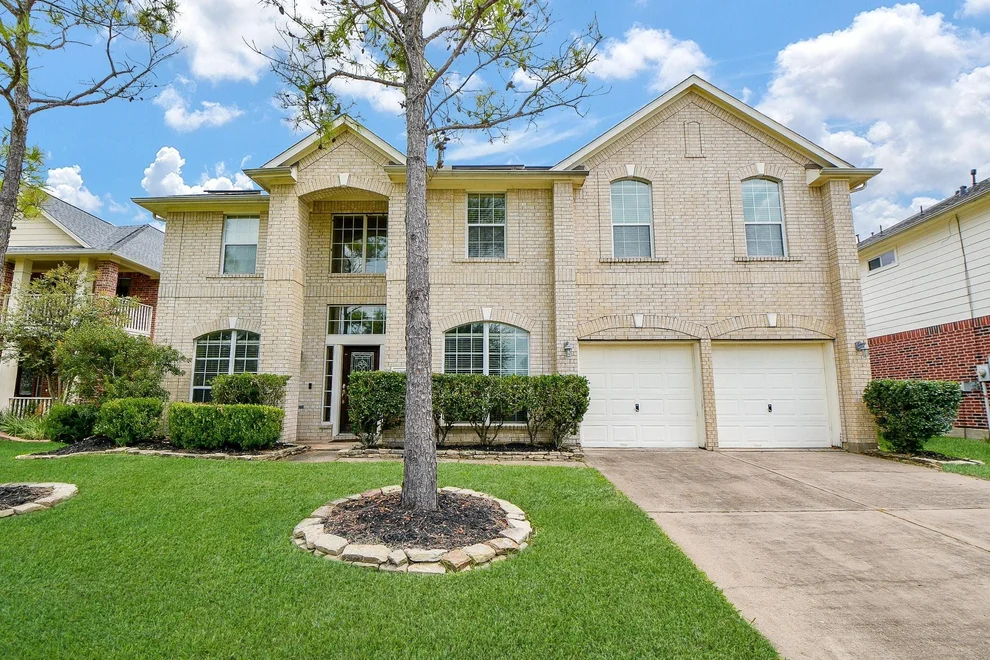 Unit for sale at 13207 Hampton Bay Drive, Pearland, TX 77584