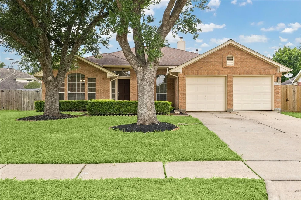 Unit for sale at 1906 Thistlecreek Court, Fresno, TX 77545