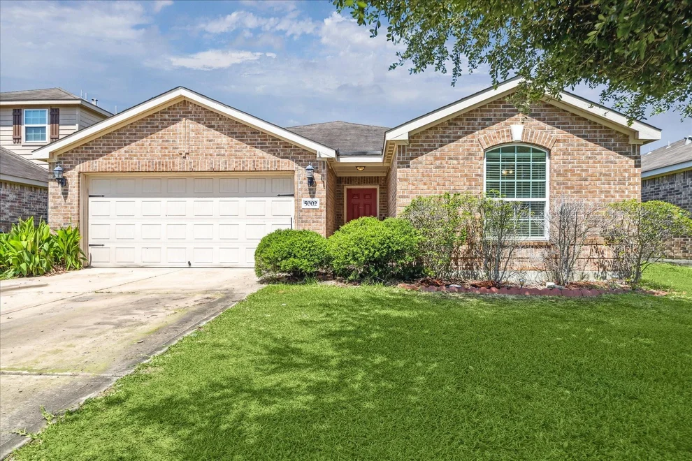 Unit for sale at 5002 Manor Stone Lane, Rosenberg, TX 77469