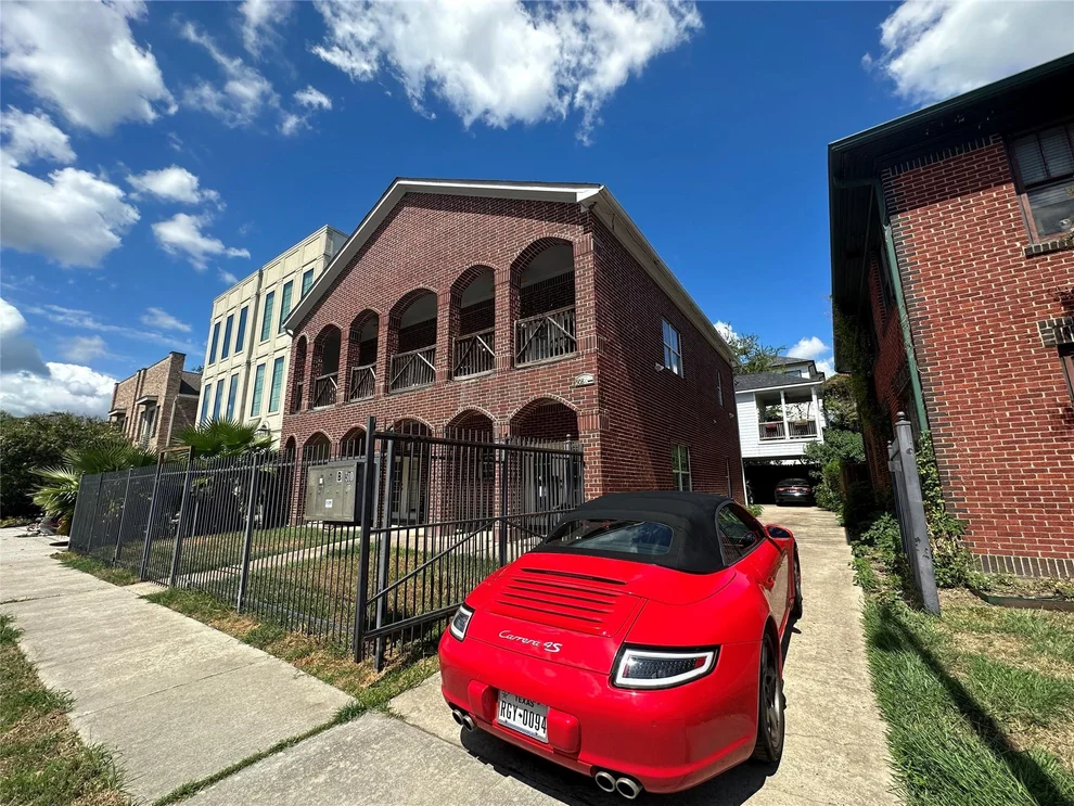 Unit for sale at 508 W Clay Street, Houston, TX 77019