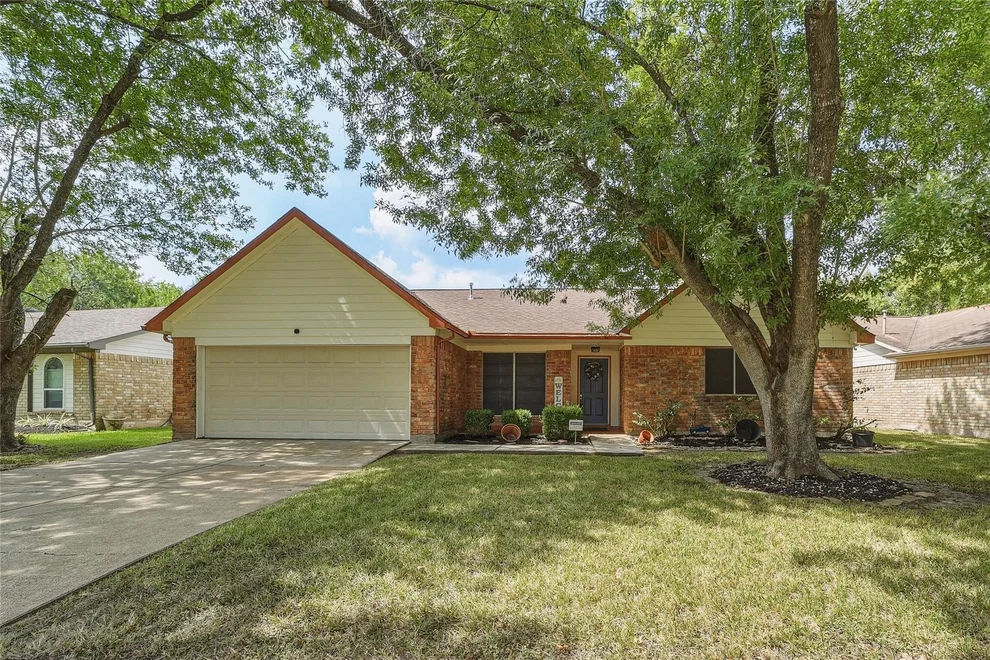 Unit for sale at 3726 Royal Manor Drive, Houston, TX 77082