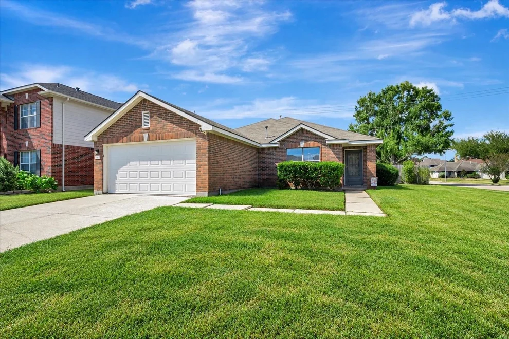 Unit for sale at 4802 Quiet Canyon Drive, Friendswood, TX 77546