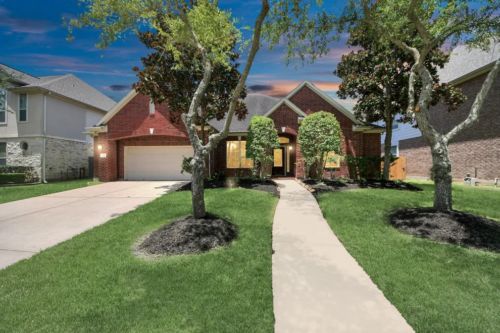 Unit for sale at 5115 Windshire, Missouri City, TX 77459