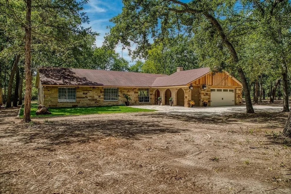 Photo of 5504 Hillside Lane, Brenham, TX 77833