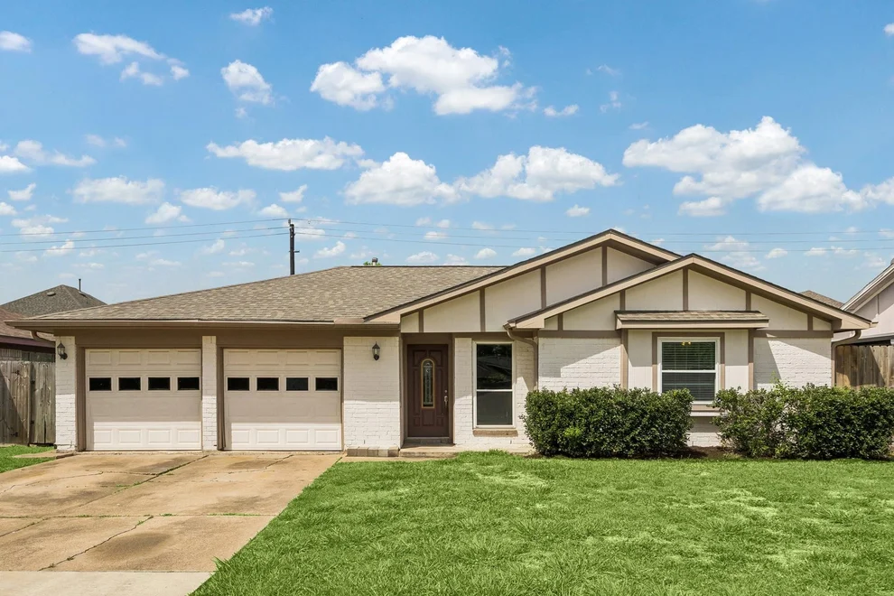 Unit for sale at 13518 Greenbriar Drive, Sugar Land, TX 77498