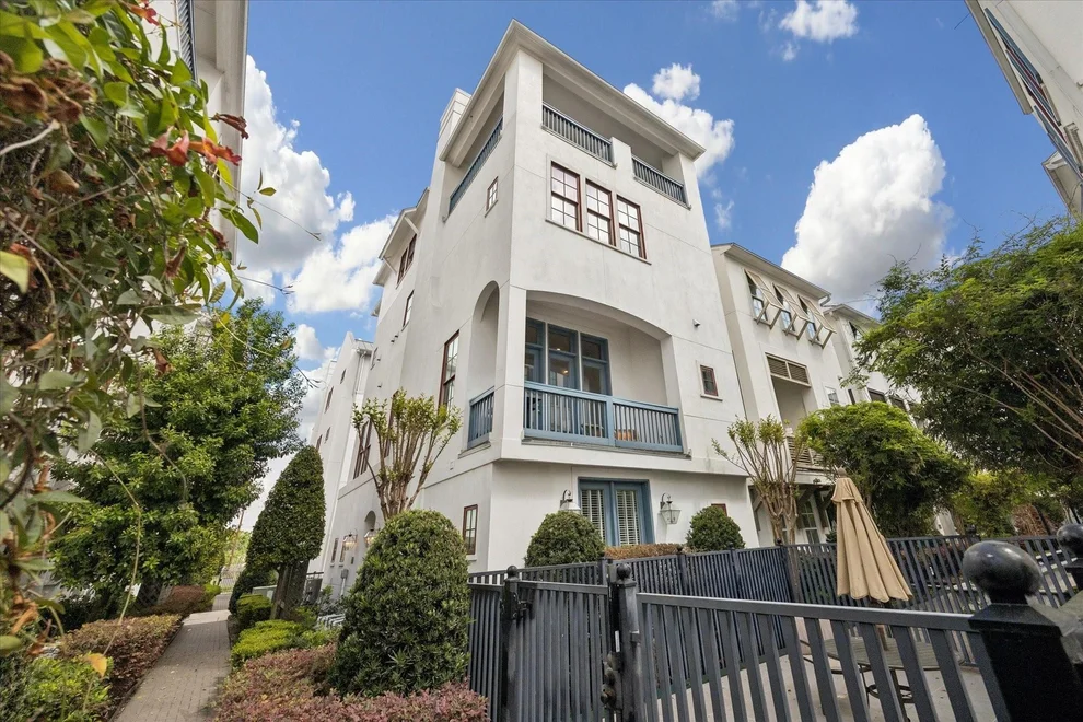 Unit for sale at 246 E 28th Street, Houston, TX 77008