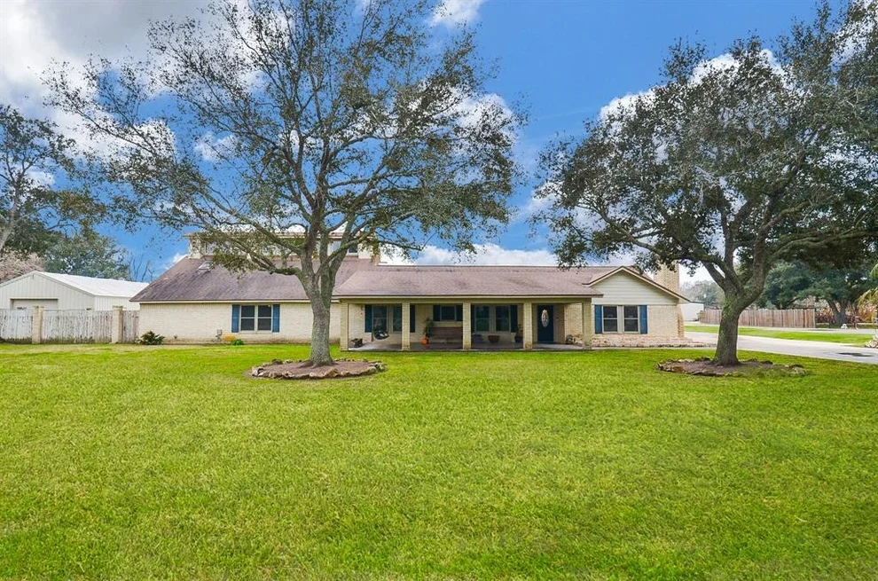 Unit for sale at 419 Western Acres Drive, El Campo, TX 77437