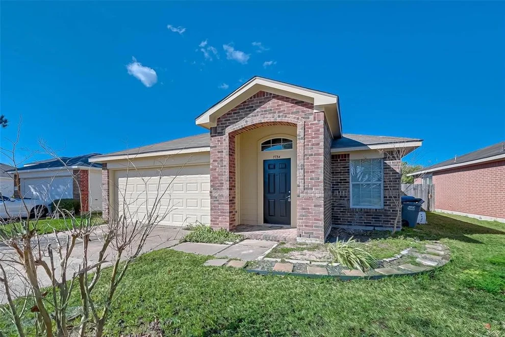 Unit for sale at 7734 Eldergrove Lane, Richmond, TX 77407