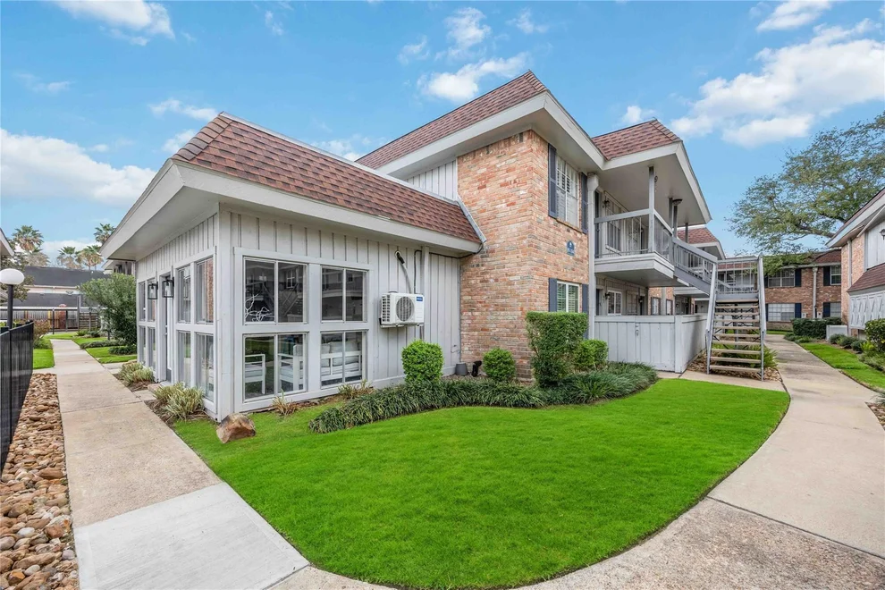 Unit for sale at 2250 Bering Drive, Houston, TX 77057
